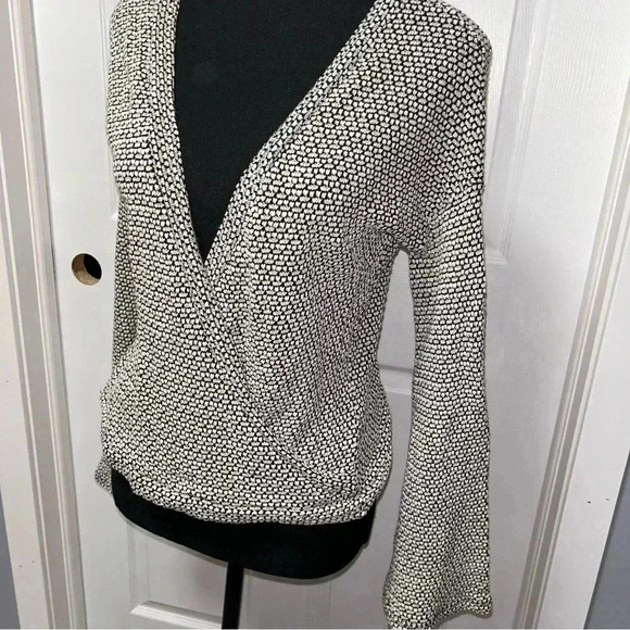 Sadie &  Sage Blouse - Picture 2 of 7